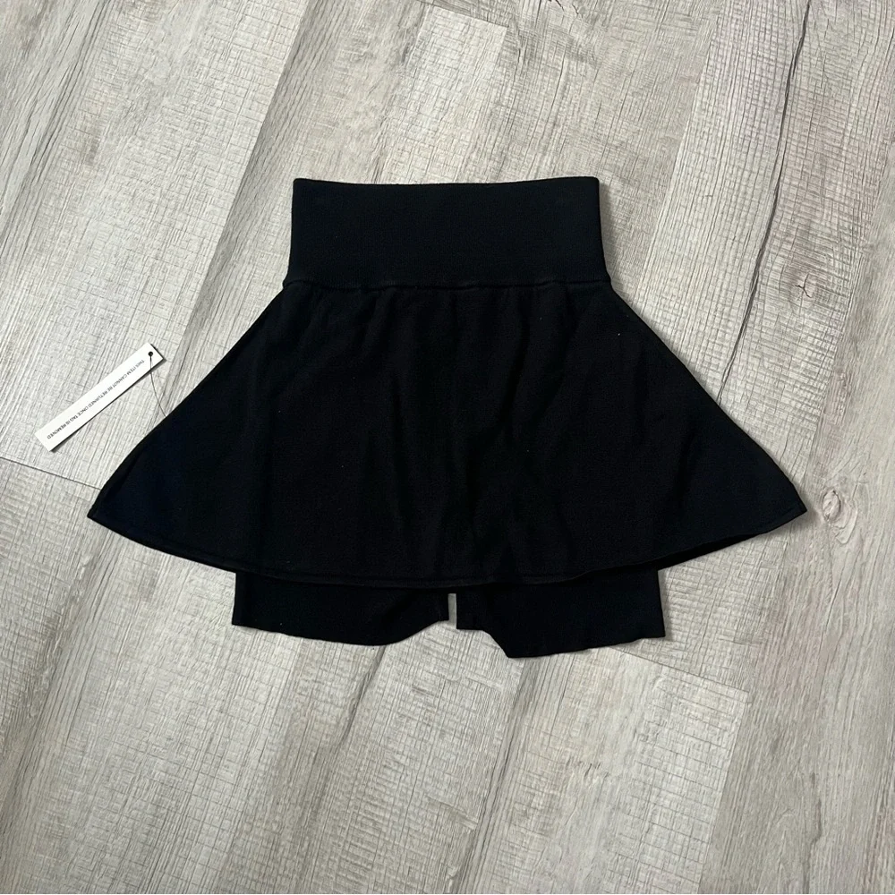 NEW URBAN SOPHISTICATION Cher Skort Feeels Hot Black Size Small